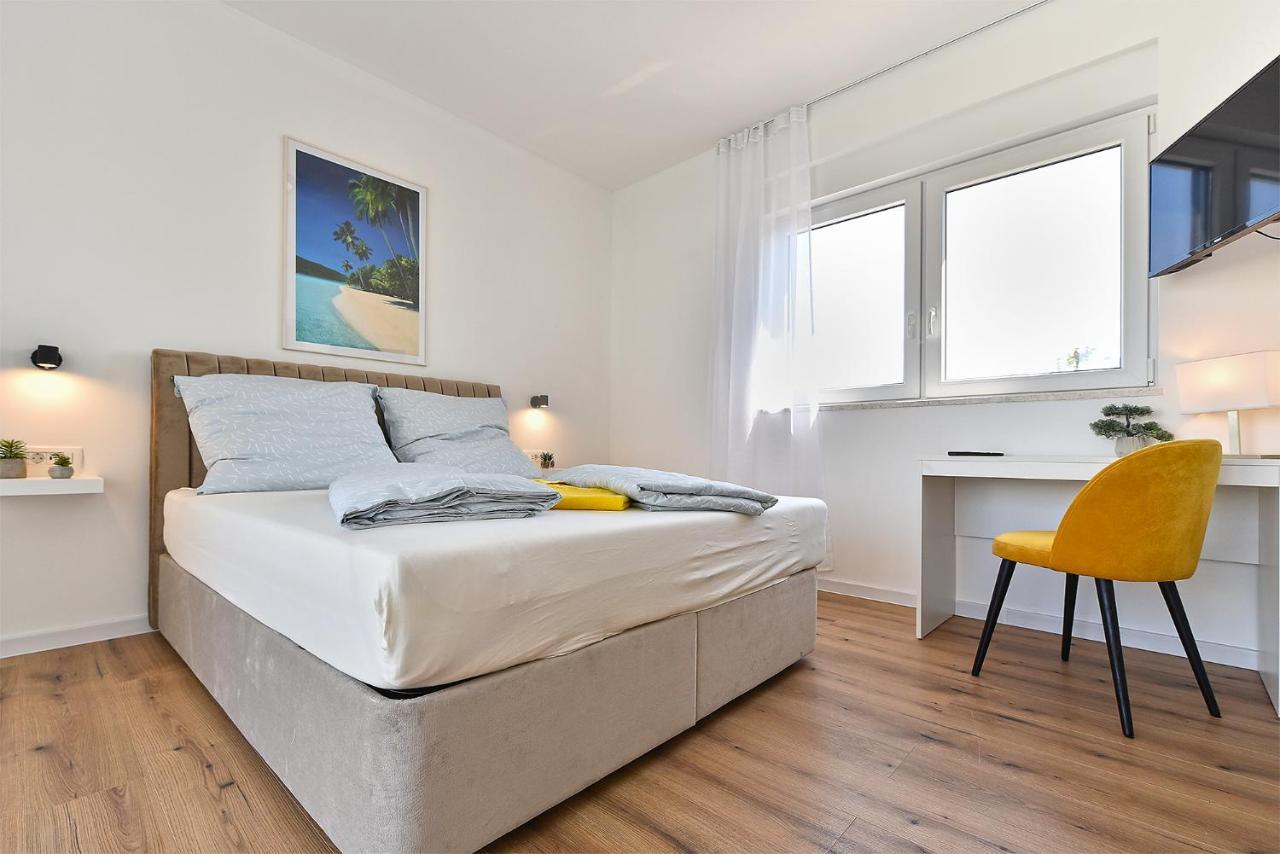 Villa Jlo 2 Mit 4 E-Bikes à Peroj Extérieur photo