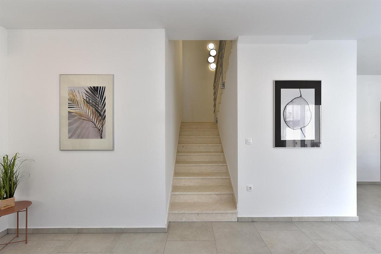 Villa Jlo 2 Mit 4 E-Bikes à Peroj Extérieur photo