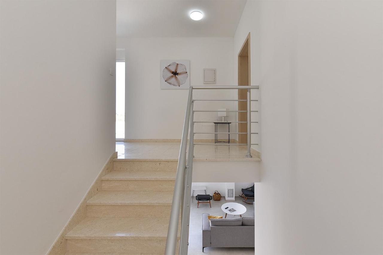 Villa Jlo 2 Mit 4 E-Bikes à Peroj Extérieur photo