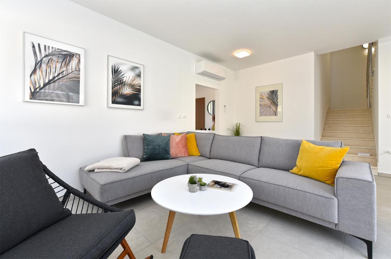 Villa Jlo 2 Mit 4 E-Bikes à Peroj Extérieur photo