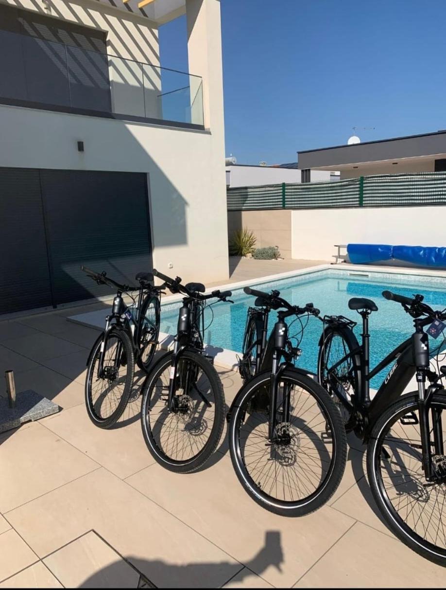 Villa Jlo 2 Mit 4 E-Bikes à Peroj Extérieur photo
